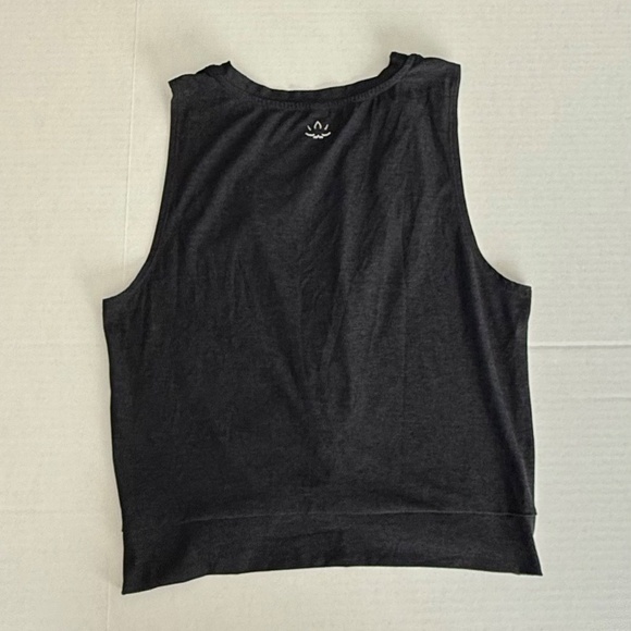Beyond Yoga Featherweight Center Stage Cropped Tank - Picture 6 of 7